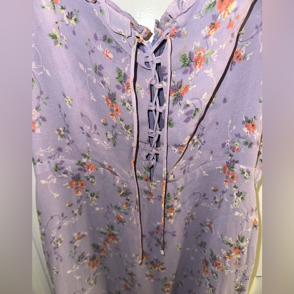 Reformation Naples Dress in Purple Ditsy
Floral size 6 - Picture 3 of 16